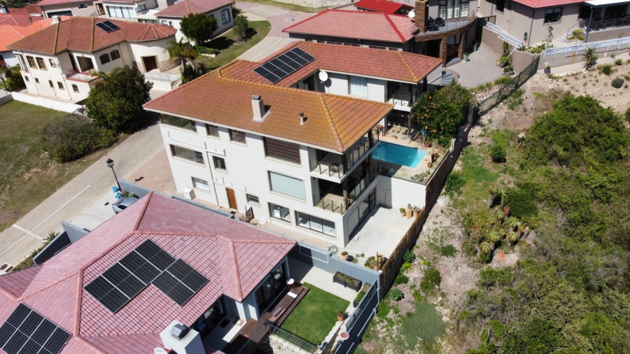 5 Bedroom Property for Sale in Avonddans Western Cape